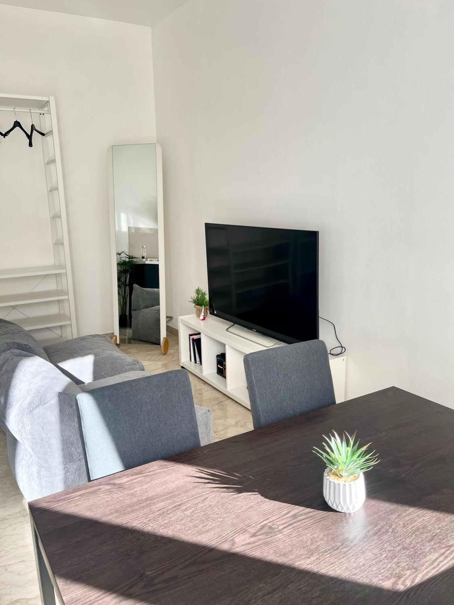 The White House, Modern Apartment In Center Milano Eksteriør billede